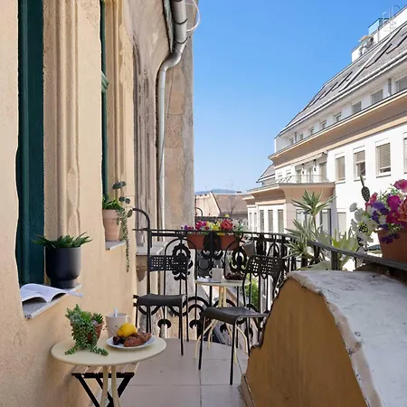 Velvet & Marble Elegance W Balcony Nr Synagogue *