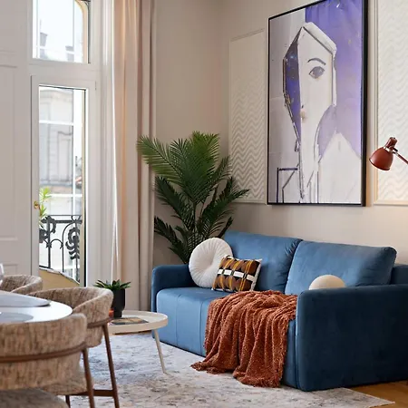 Velvet & Marble Elegance W Balcony Nr Synagogue 아파트 *