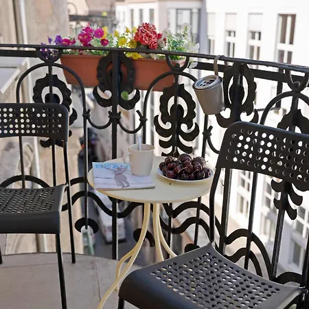 아파트 Velvet & Marble Elegance W Balcony Nr Synagogue *