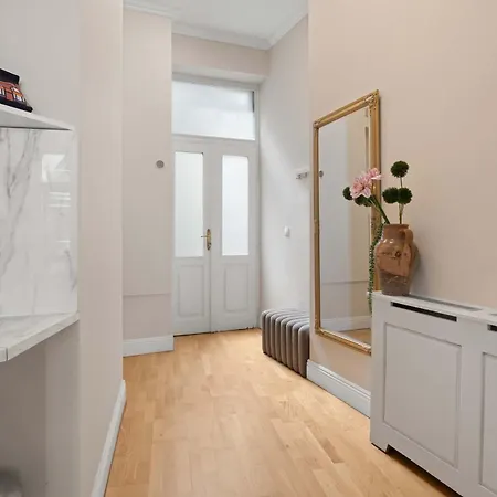 아파트 Velvet & Marble Elegance W Balcony Nr Synagogue *