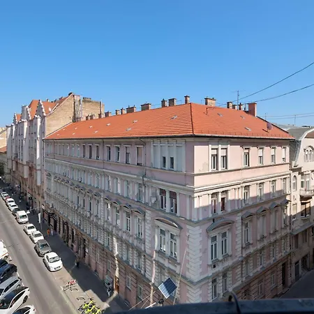 Velvet & Marble Elegance W Balcony Nr Synagogue *
